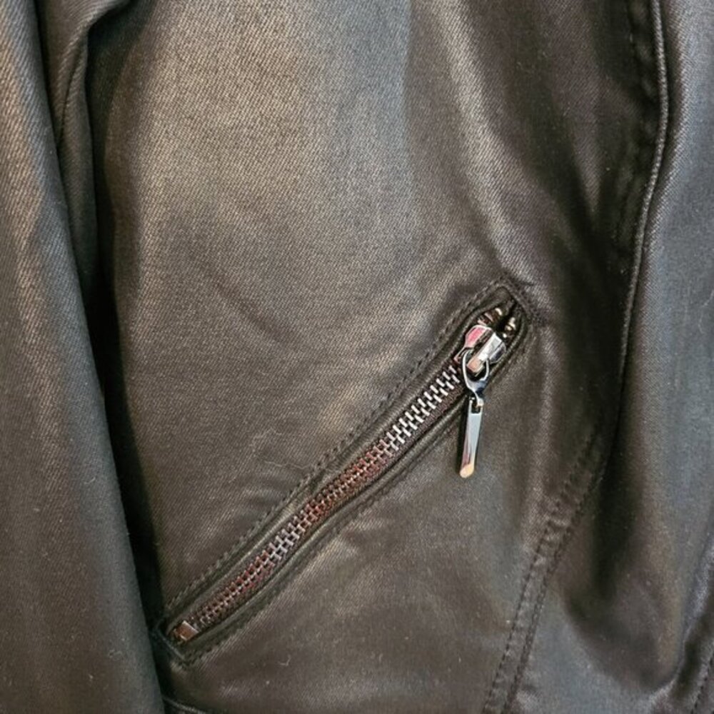 🔥HP🔥MOTO JACKET, BLACK COATED w/ DIAGONAL ZIPPERED CLOSURE from WHBM, SIZE 2P - Picture 10 of 16